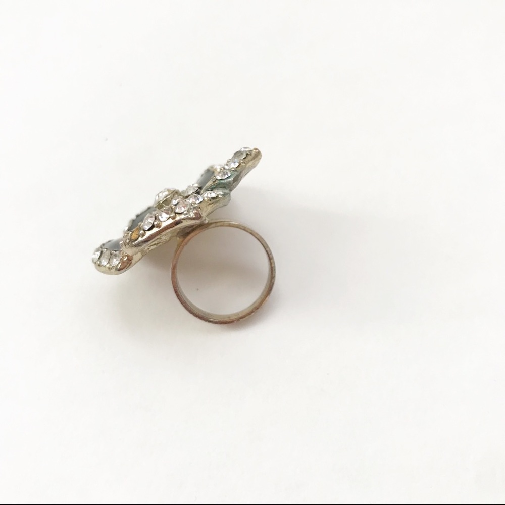 Black flower fashion ring - Picture 2 of 4